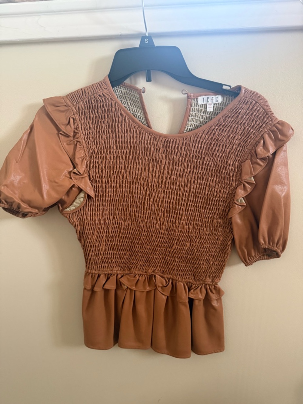 TCEC Women's Rust Smocked Puff Sleeve Peplum Blouse